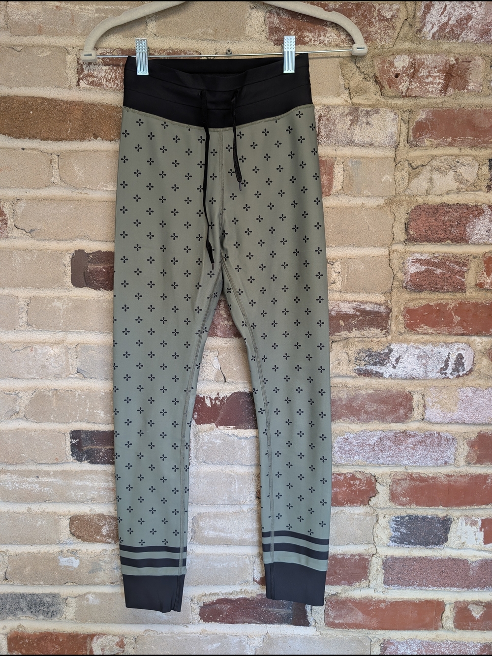 Sarah's Day x White Fox Active Leggings in Olive and Black